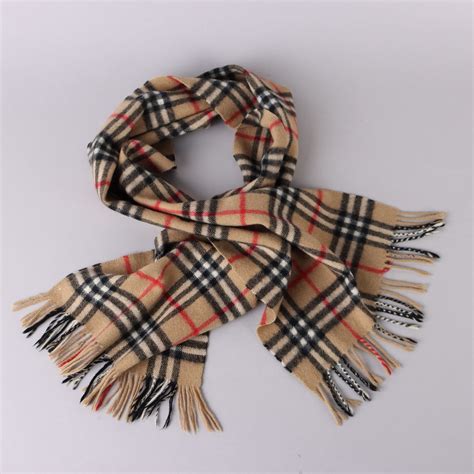 quanto costa sciarpa burberry